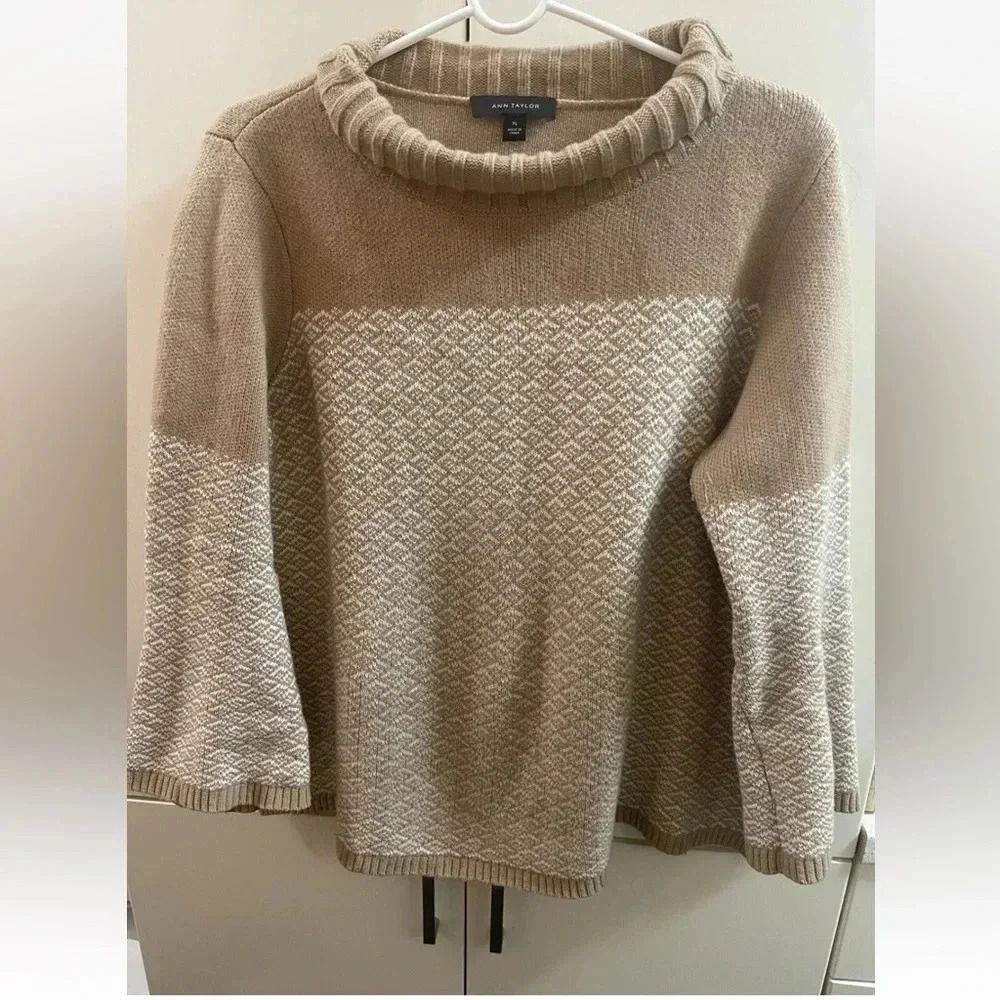 Ann Taylor Women's Size XLarge Wool Blend Knit Beige Sweater